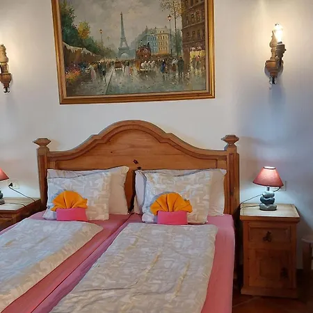 Apartamentos-monasterio-de-san-antonio-rustikals-apartment-mit-balkon-und-meerblick *