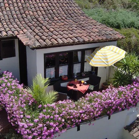 Apartamentos-monasterio-de-san-antonio-rustikals-apartment-mit-balkon-und-meerblick *
