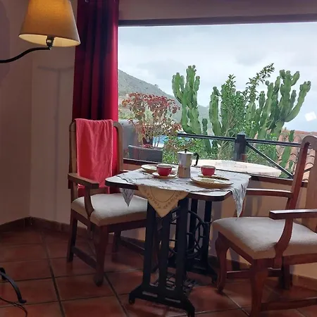 Apartamentos-monasterio-de-san-antonio-rustikals-apartment-mit-balkon-und-meerblick